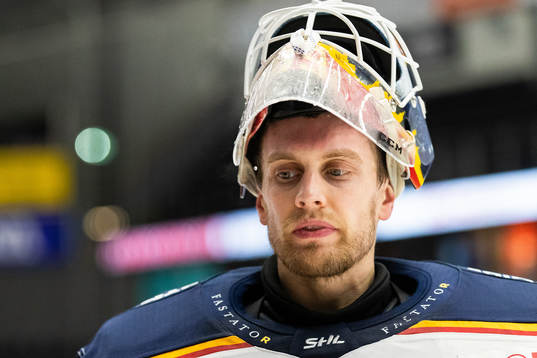 Djurgårdens målvakt Niklas Svedberg deppar