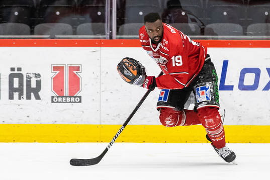 Örebros Daniel Muzito Bagenda utan hjälm
