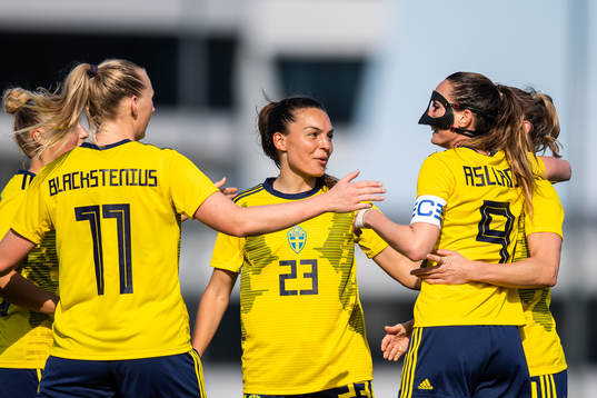 Bläddra bland fler bilder av Football, Women's National teams, Malta - Sweden