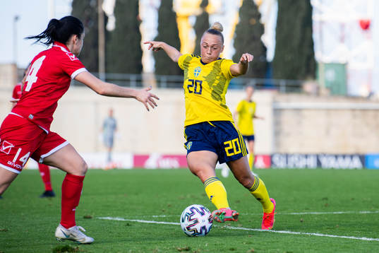 Shona Zammit of Malta and Hanna Bennison of Sweden