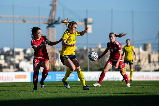 Charlene Zammit of Malta and Mimmi Larsson of Sweden