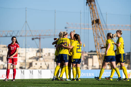 Nathalie Björn of Sweden celebrate with teammates