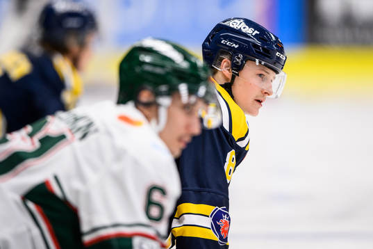 Tingsryds Oskar Matushkin och Södertäljes Lucas Nordsäter