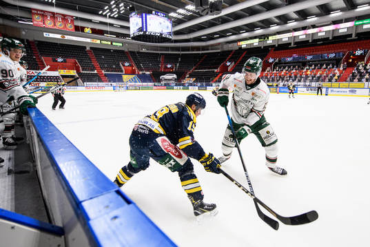 Södertäljes Lucas Carlsson och Tingsryds Rasmus Bengtsson