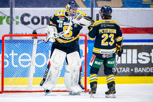 Södertäljes målvakt Jussi Rynnäs och Bobbo Petersson