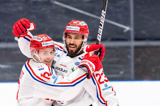 Timrås Hugo Reinhardt och Jeremy Boyce-Rotevall jublar