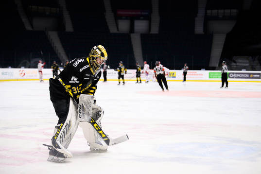 s målvakt Jesper Vikman deppar