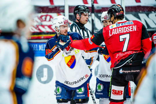 Djurgårdens Albin Grewe i bråk med Malmö Redhawks Oliver