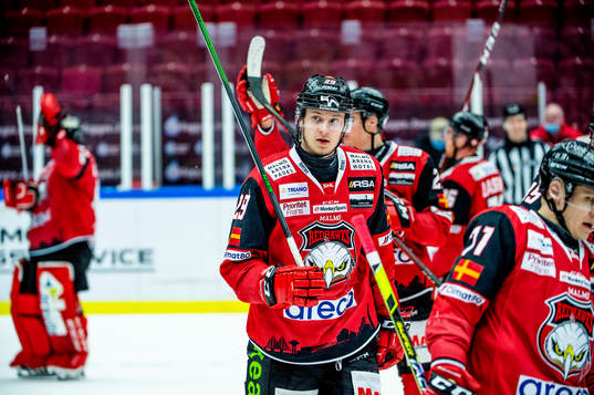 Malmö Redhawks Eric Engstrand jublar med lagkamraterna