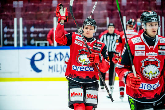 Malmö Redhawks Helge Grans jublar med lagkamraterna