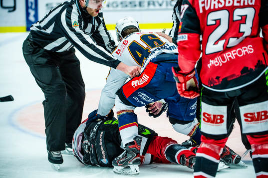 Malmö Redhawks Anton Olsson i bråk med Djurgårdens Albin