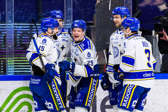Leksands Emil Heineman jublar med lagkamrater