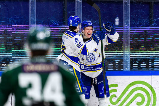 Leksands Emil Heineman jublar med lagkamrater