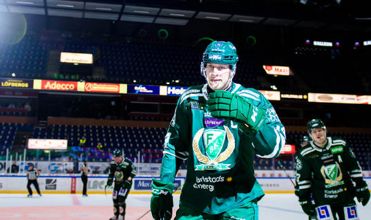 Färjestads Victor Ejdsell jublar