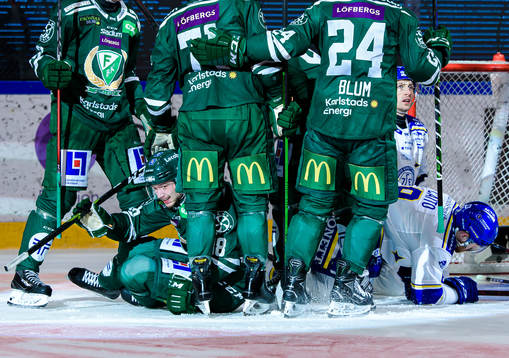 Färjestads Jakob Forsbacka Karlsson jublar
