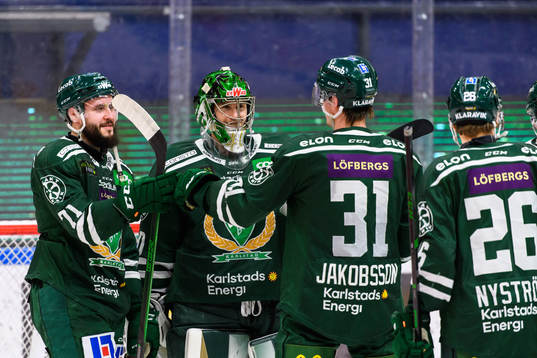 Färjestads Jesse Virtanen jublar med lagkamrater