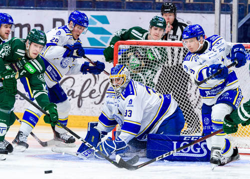 Färjestads Victor Ejdsell och Leksands målvakt Axel Brage