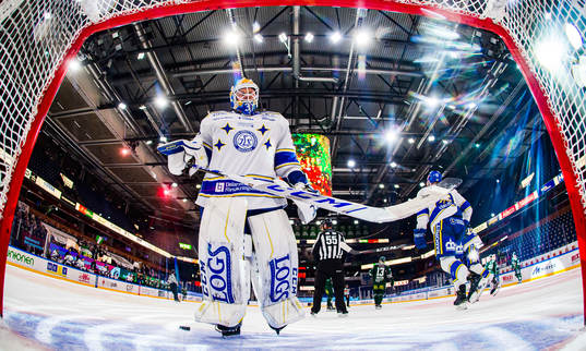 Leksands målvakt Janne Juvonen deppar