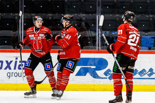 Örebros Robin Kovacs jublar