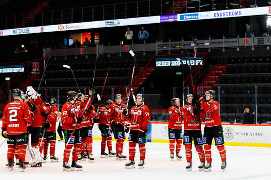 Örebros spelare jublar