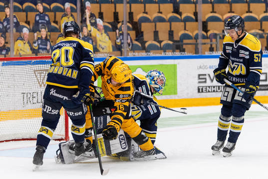 s Matt Donovan och målvakt Hugo Alnefelt