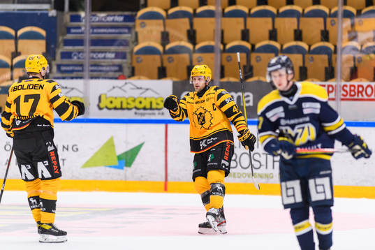 Skellefteås Oscar Möller jublar