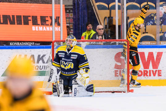 s målvakt Jonas Gunnarsson deppar