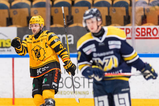 Skellefteås Oscar Möller jublar