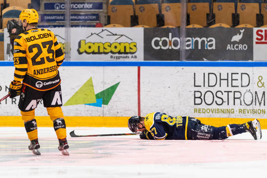 s Christoffer Törngren har ont