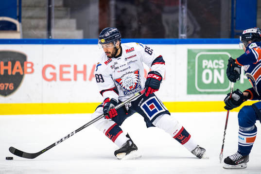 Linköpings Joshua Ho-Sang och Växjös Emil Forslund