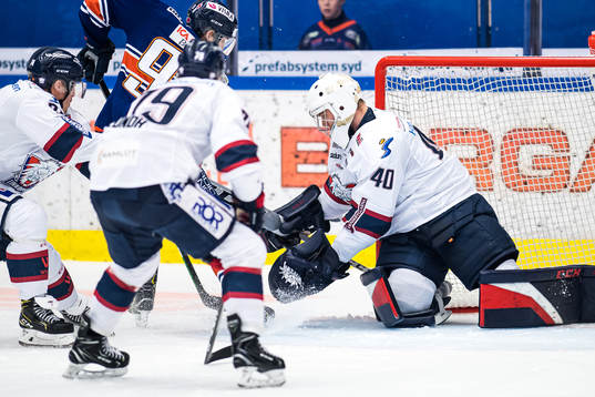 Linköpings målvakt Hugo Ollas och Växjös Andrew Calof