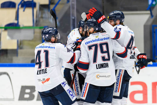 Linköpings Joshua Ho-Sang jublar med lagkamrater