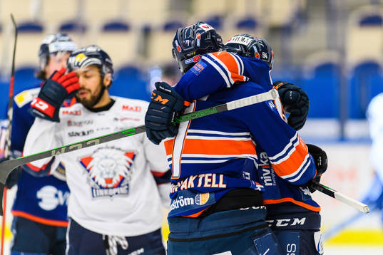 Växjös Joel Persson jublar