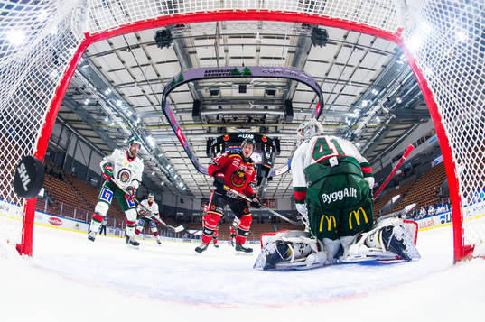 Luleås Nils Lundkvist (ej i bild) sätter 1-0
