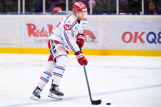 Timrås Jonathan Carlsson värmer upp