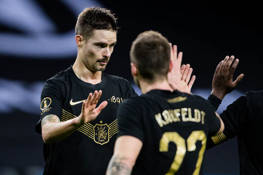 s Mikael Lustig och Filip Rogic  jublar