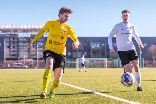 Mjällbys Joel Nilsson och Landskronas Filip Olsson