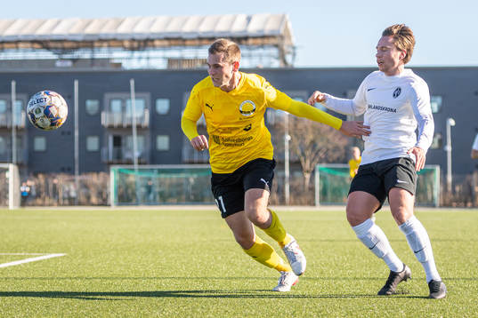 Mjällbys Adam Petersson mot Landskronas Filip Ottosson