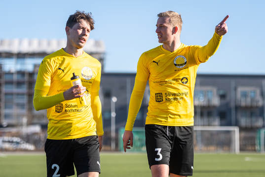Mjällbys Josip Filipovic  och Daan Klinkenberg