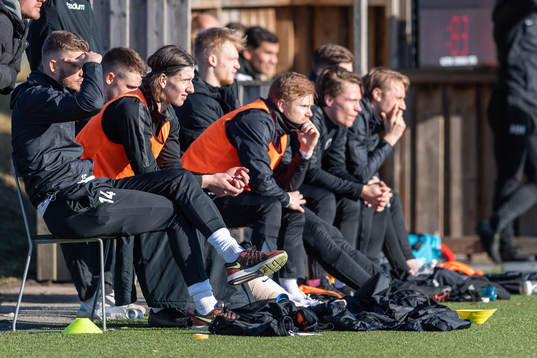 Landskronas avbytare sitter på bänken