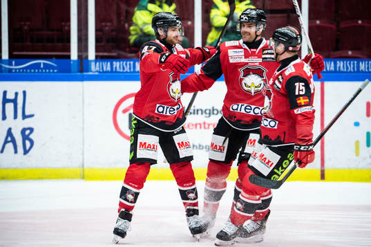 Malmö Redhawks Adam Johnson jublar