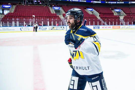 s Linus Fröberg jublar