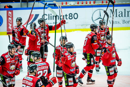 Malmö Redhawks spelare jublar
