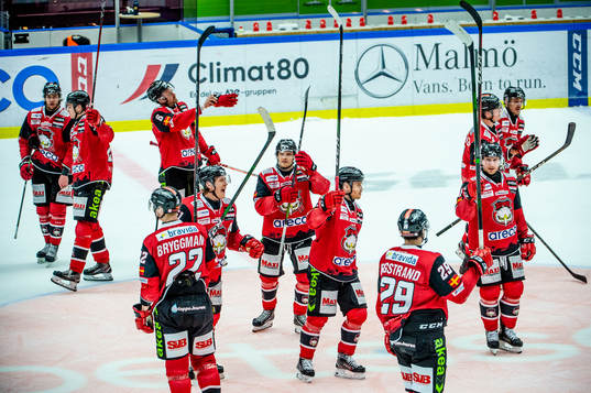 Malmö Redhawks spelare jublar