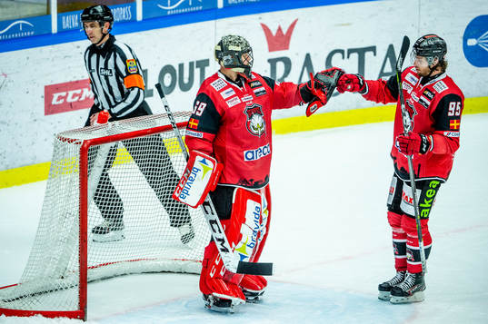 Malmö Redhawks målvakt Oscar Alsenfelt och Carl Persson