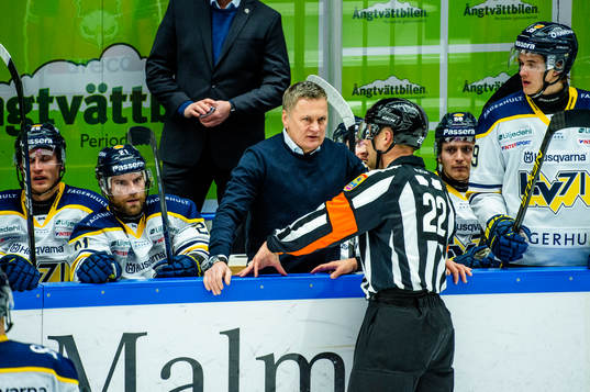 s tränare Stephan Lundh och domare Andreas Harnebring