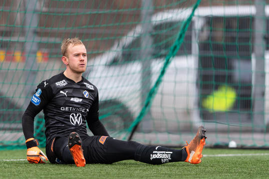 Halmstads målvakt Malte Påhlsson deppar