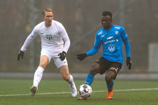 Västerås Emil Skogh och Halmstads Thomas Boakye