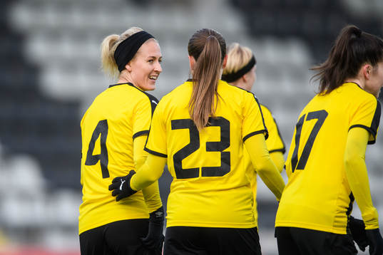 Häckens Filippa Curmark jublar