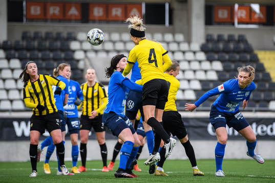 Häckens Emma Kullberg gör 1-0
